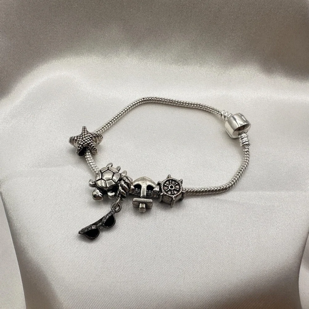 Vintage 80s Beach Charm Bracelet Silver Tone Starfish Turtle Ship‎ Wheel Jewelry
